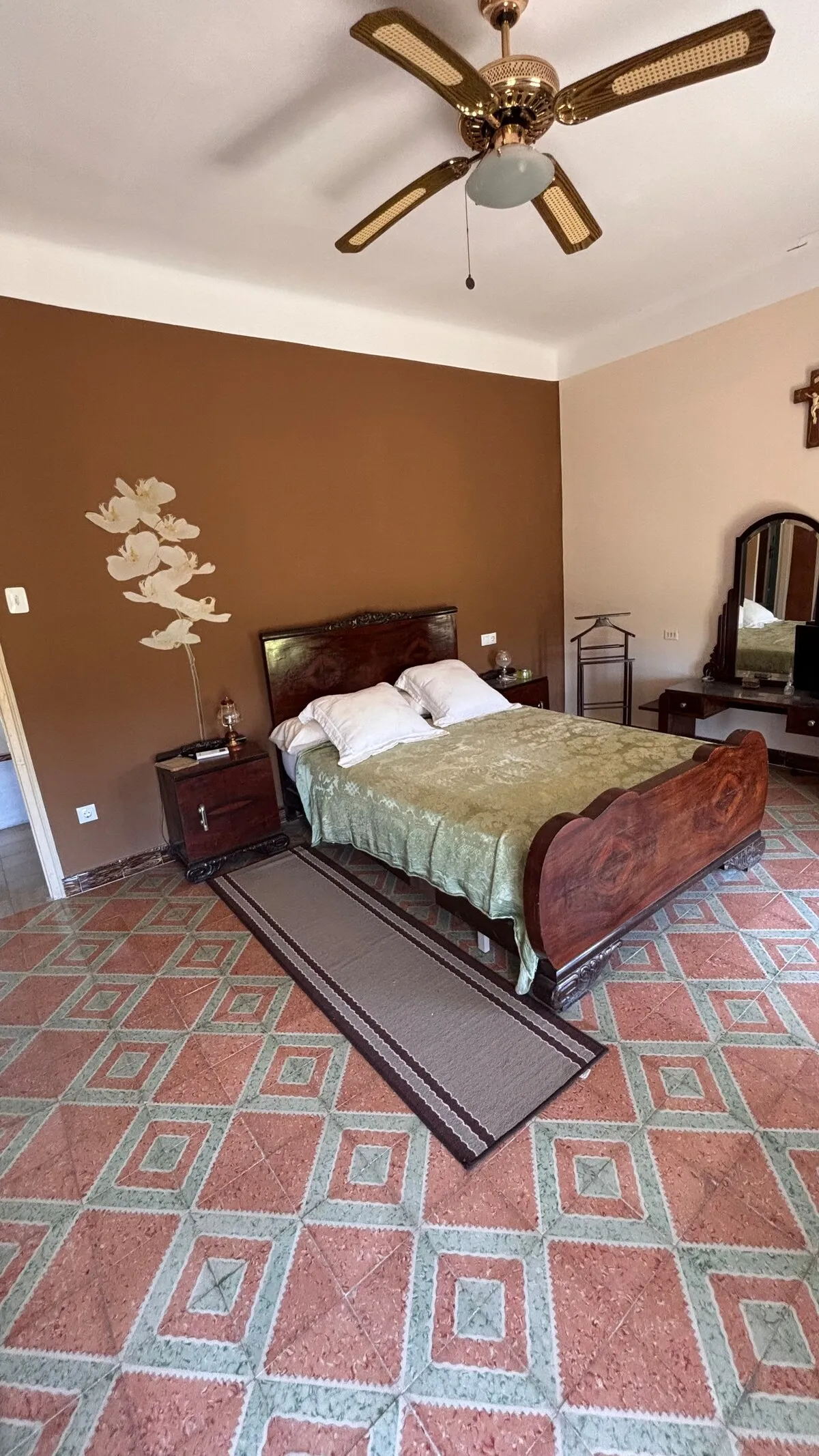 Dormitorio 2 con cama de matrimonio grande