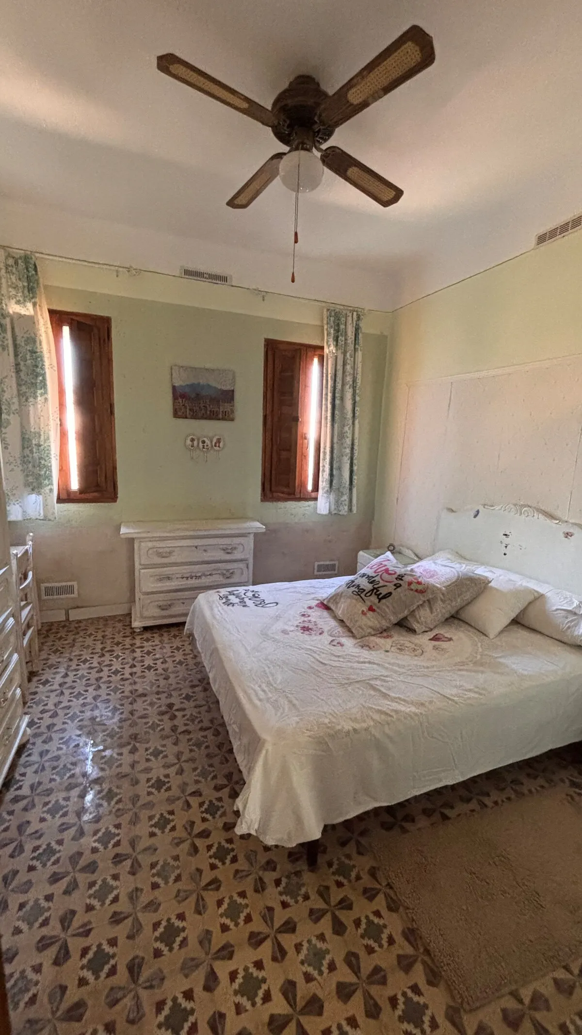 Dormitorio 4 con cama de matrimonio grande