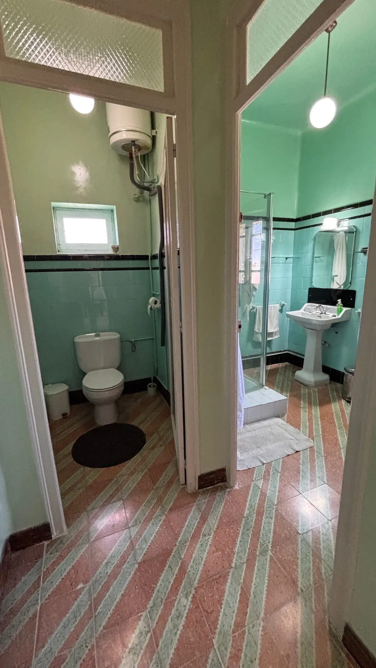 Baño completo de la planta baja