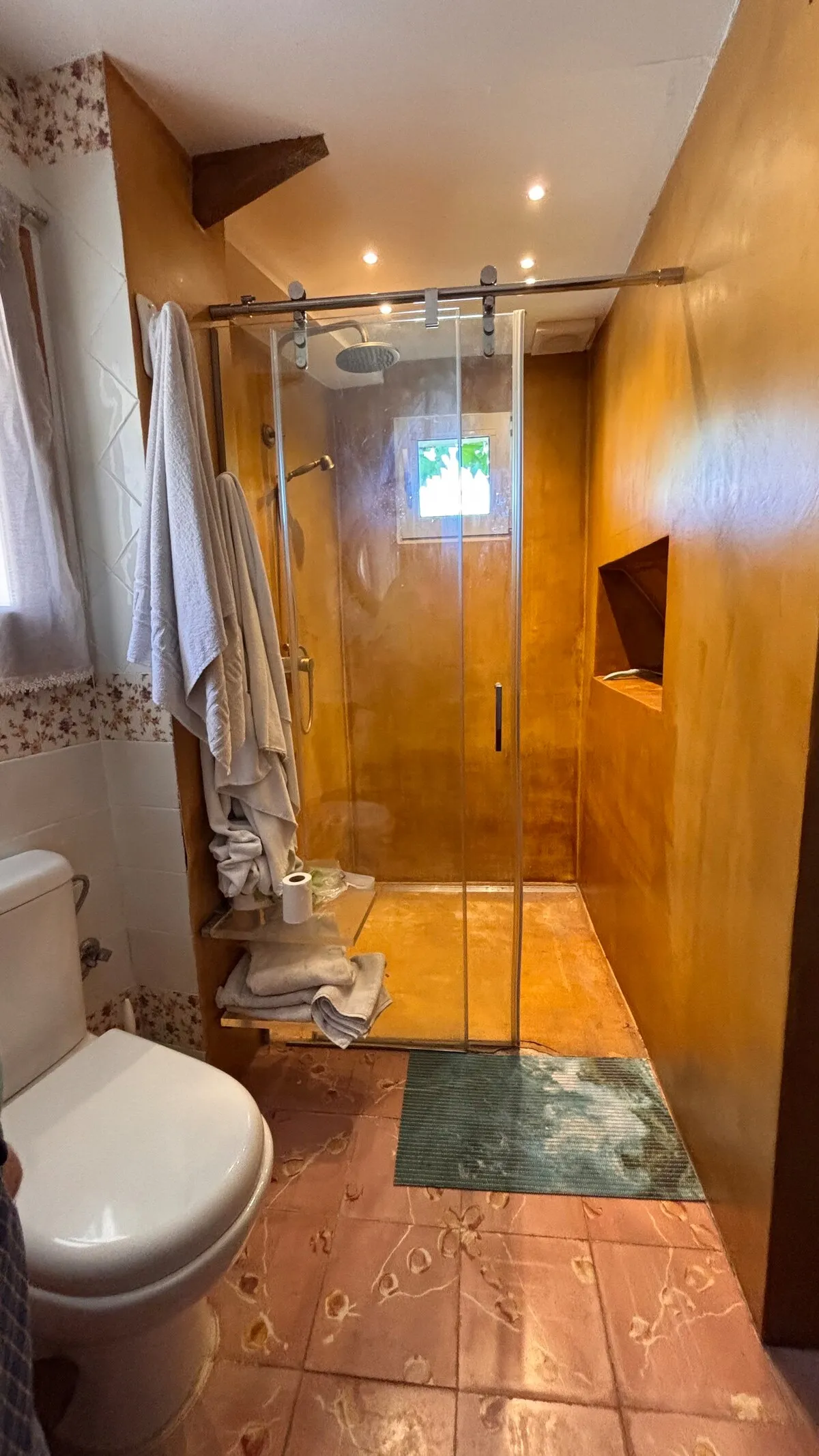 Baño con ducha de la planta primera